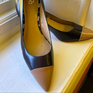 Ann Taylor size 10 pump tan and blue